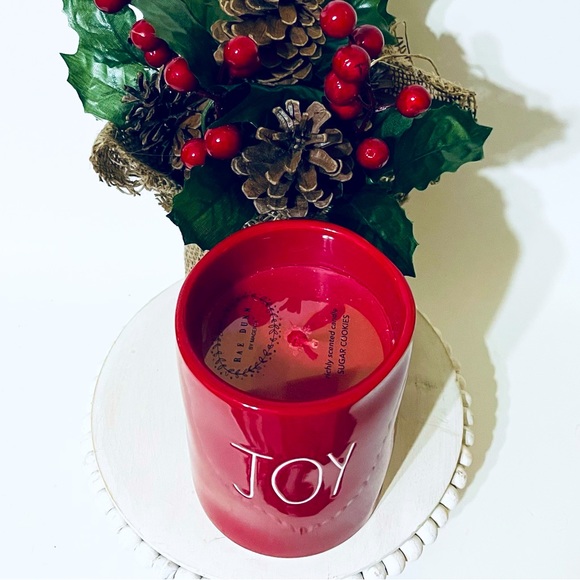 Rae Dunn / DW Home Christmas Candle 🕯️ - Picture 2 of 3